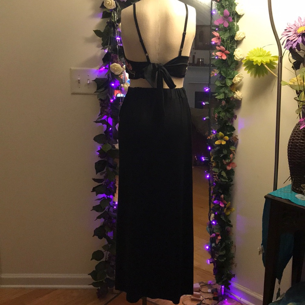 2 Piece Embroidered Strappy Crop Top Set - Picture 8 of 8
